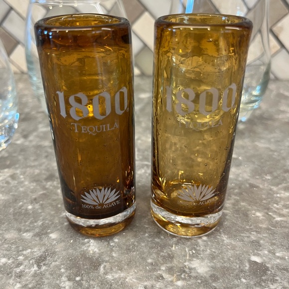 Bundle of glasses: Glenlivet, Glenmorangie, and Quervo 1800 - Picture 2 of 10